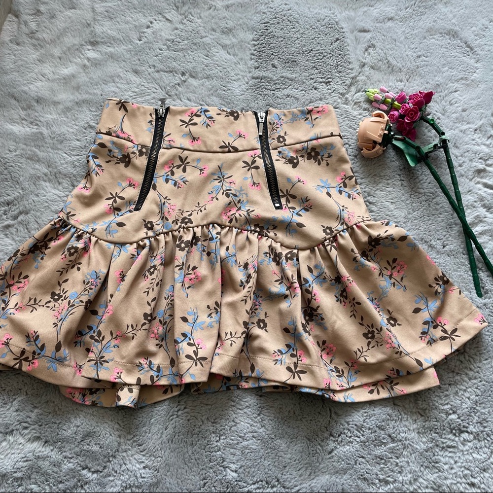 Floral mini skirt
